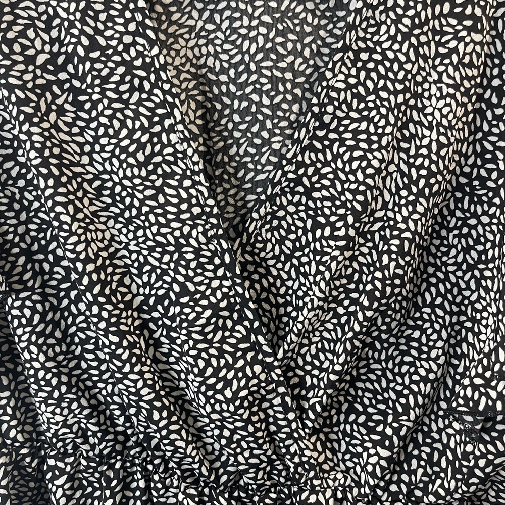 SHEIN Curve | Short Sleeve Black & White Blouse Size 2X - Picture 4 of 8